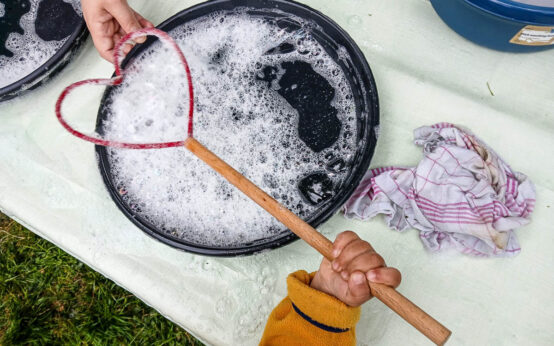 Seifenblasen auf dem Sommerfest Kinderbrücke