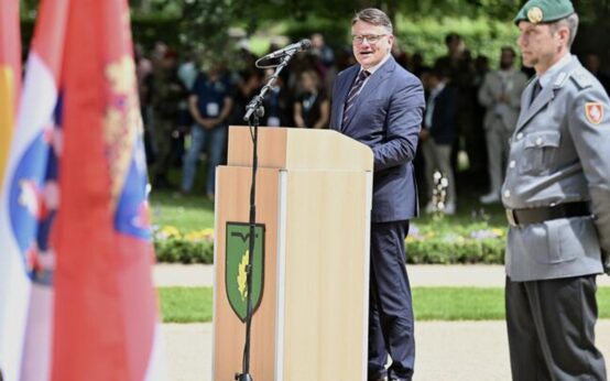 Rund 130 Soldatinnen und Soldaten legten auf dem Hessentag in Fulda ihr Feierliches Gelöbnis vor zahlreichen Besuchern ab.