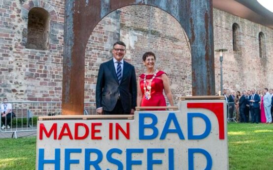Ministerpräsident Boris Rhein sieht die Bad Hersfelder Festspiele als „lebendiges Beispiel für die kulturelle Vielfalt und das kreative Potenzial Hessens“.