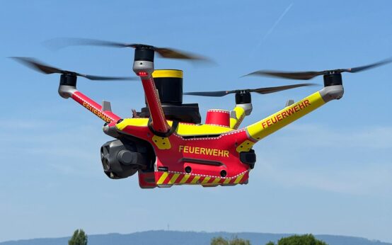 Eine neue Drohne liefert der Feuerwehr Wiesbaden schon kurz nach dem Notruf erste Luftbilder von Einsatzstellen.