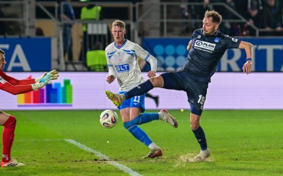 Florian Hübner bleibt dem SV Wehen Wiesbaden treu und führt das Team auch 2026/27 an.