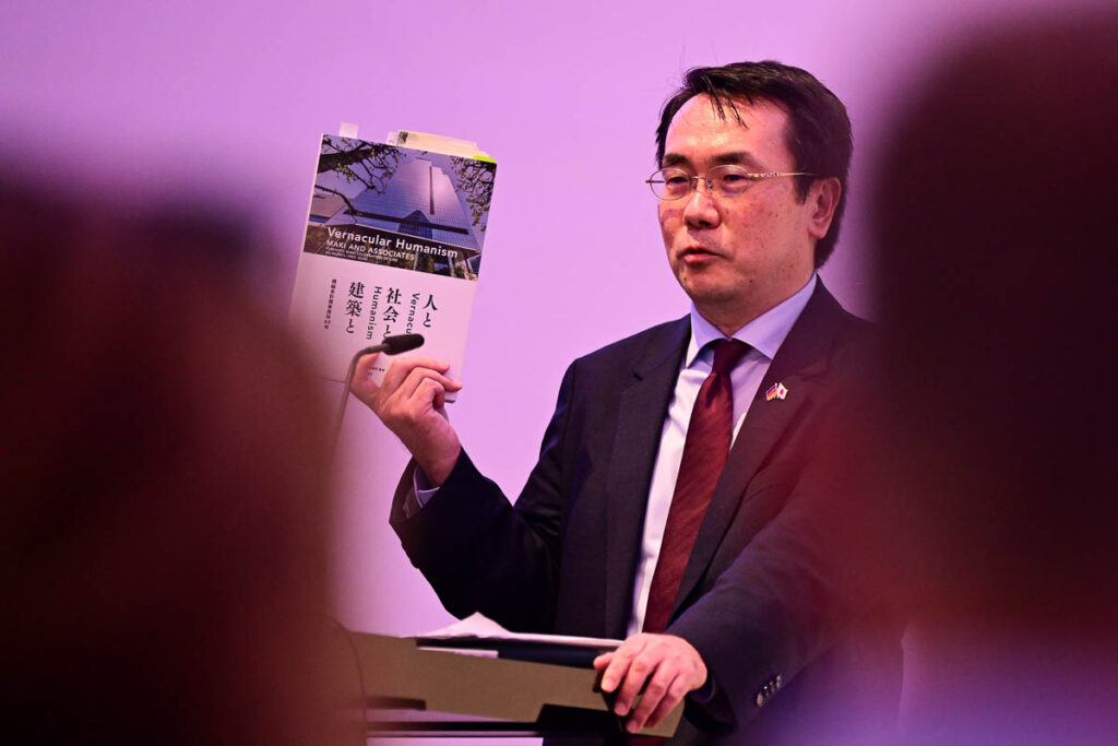 Generalkonsul Takeshi Ito spricht über Maki