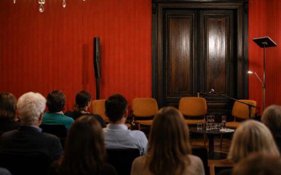 Lyrikpreis Orphil in der Villa Clementine: 10.000 Euro für Karin Fellner, 2.500 Euro für Lara Rüter.