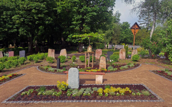 Auf dem Waldfriedhof Dotzheim wurde der Memoriam-Garten erweitert. Neue Urnen- und Erdwahlgräber ergänzen das Angebot pflegefreier Grabstätten.