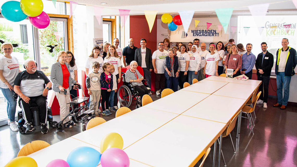 Gemeinsam kochen, ins Gespräch kommen und Brücken zwischen den Generationen bauen: Mit einem Projekt im AWO-Pflegezentrum in Bierstadt ist die Aktionswoche „Wiesbaden Engagiert!“ gestartet.
