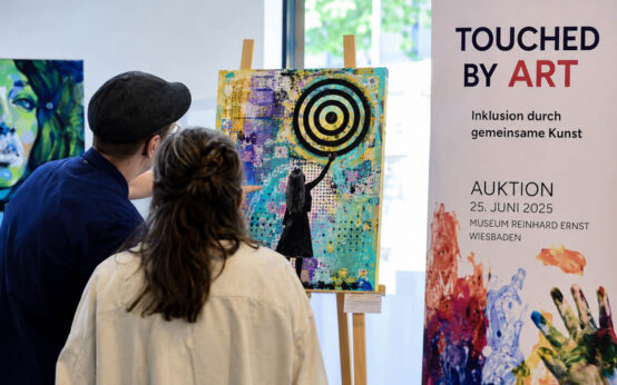 Im Museum Reinhard Ernst präsentieren zehn Künstler-Tandems ihre Werke, bevor diese bei der Auktion von Touched by Art versteigert werden.